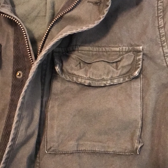 A casual jacket for men. Great item if you are looking for military-look style. - Picture 4 of 5